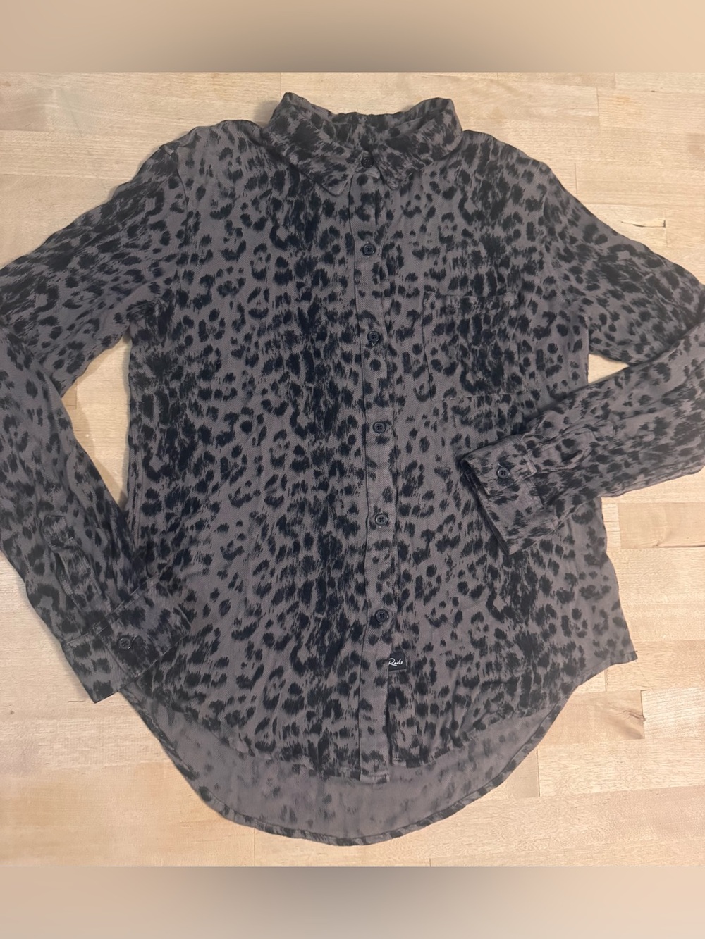Rails Hunter Leopard Print Button-Down Shirt 100% Rayon - Picture 2 of 9